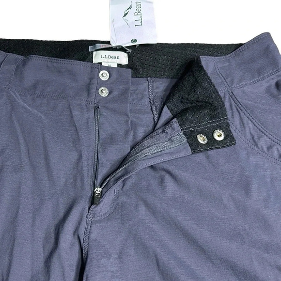 L.L.Bean  shorts Women size 14 . Utility shorts. 4 zipper pockets plus 2 more. - Picture 6 of 15